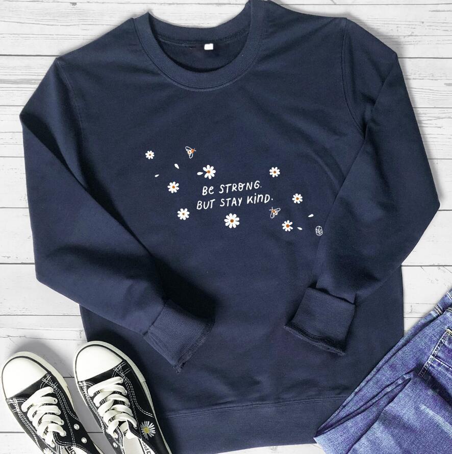 Kvinna sweatshirt med inspirerande budskap och blommig design Mirla-Eva Jonsson
