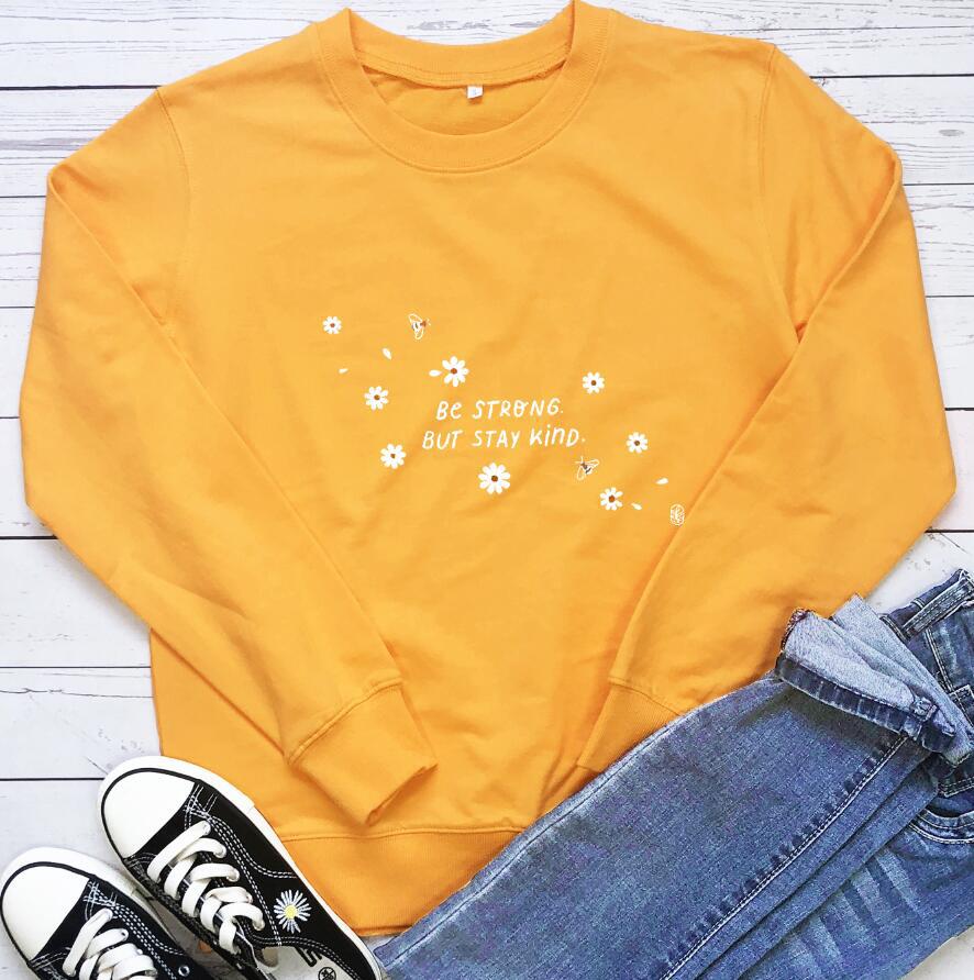 Kvinna sweatshirt med inspirerande budskap och blommig design Mirla-Eva Jonsson