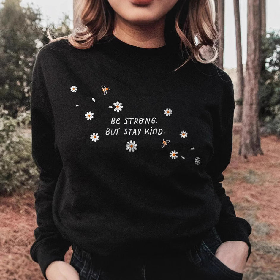 Kvinna sweatshirt med inspirerande budskap och blommig design Mirla-Eva Jonsson