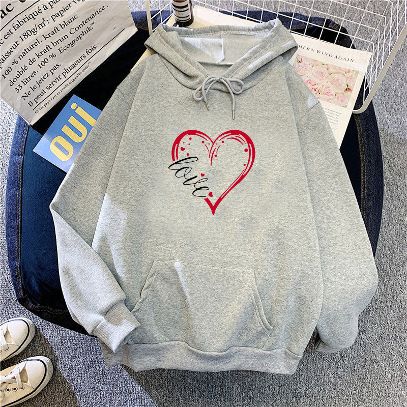Kvinnas hoodie med kreativ hjärttryck och mjukt innerfoder Mirla-Eva Jonsson