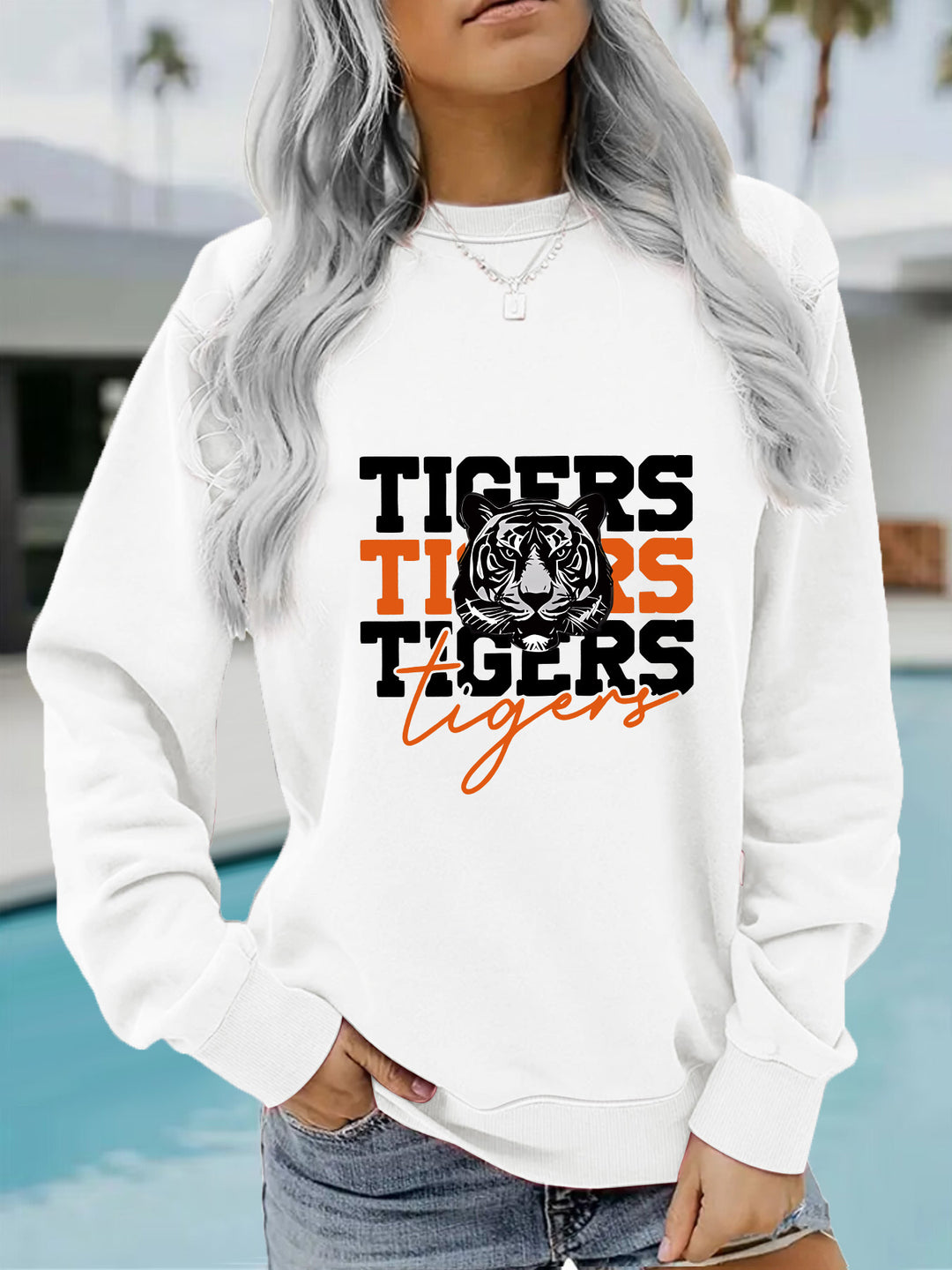 Kvinnas sweatshirt med djurisk tigerdesign och avslappnad passform Mirla-Eva Jonsson