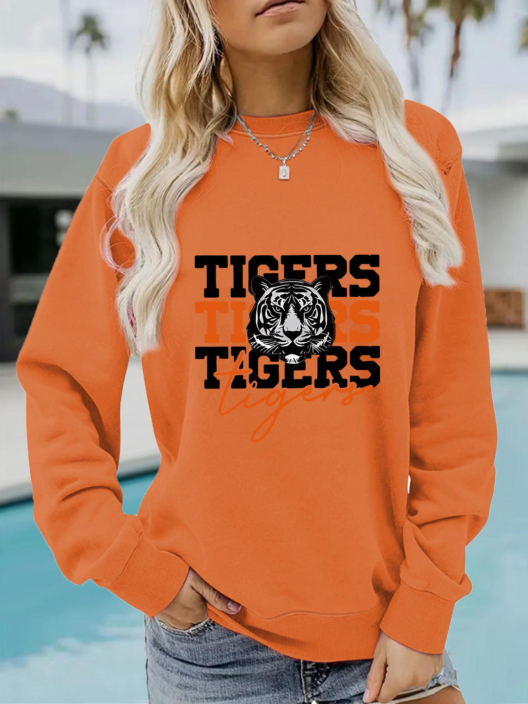 Kvinnas sweatshirt med djurisk tigerdesign och avslappnad passform Mirla-Eva Jonsson