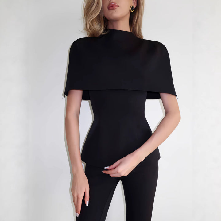 Kvinno Elegant Topp med Stilig Capekrage och Fitted Design-Eva Jonsson