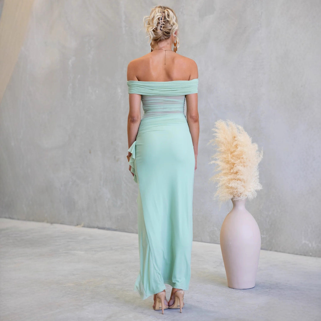 Kvinno Off-Shoulder Maxi Klänning med sofistikerad skärning och sexig slits-Eva Jonsson