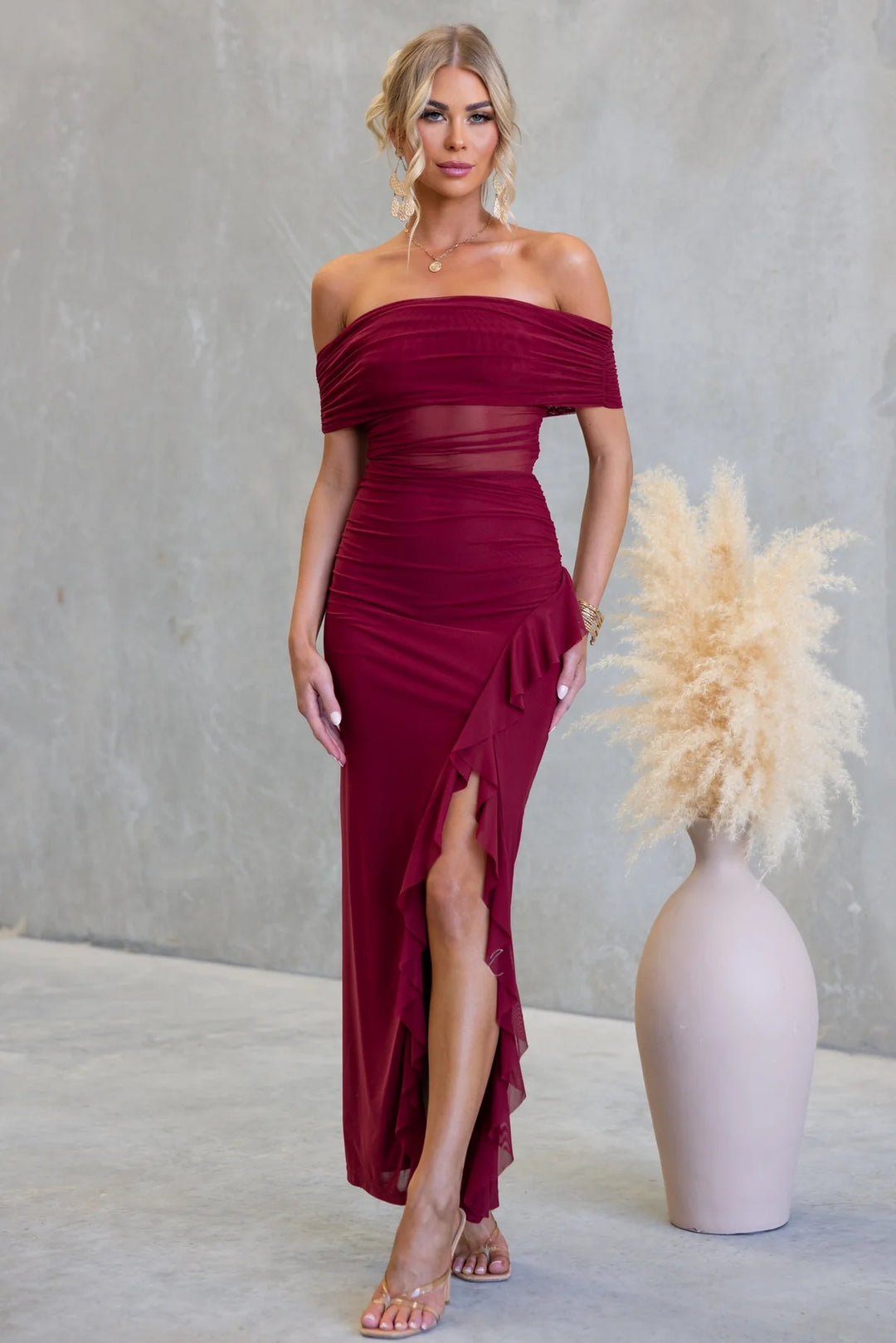 Kvinno Off-Shoulder Maxi Klänning med sofistikerad skärning och sexig slits-Eva Jonsson
