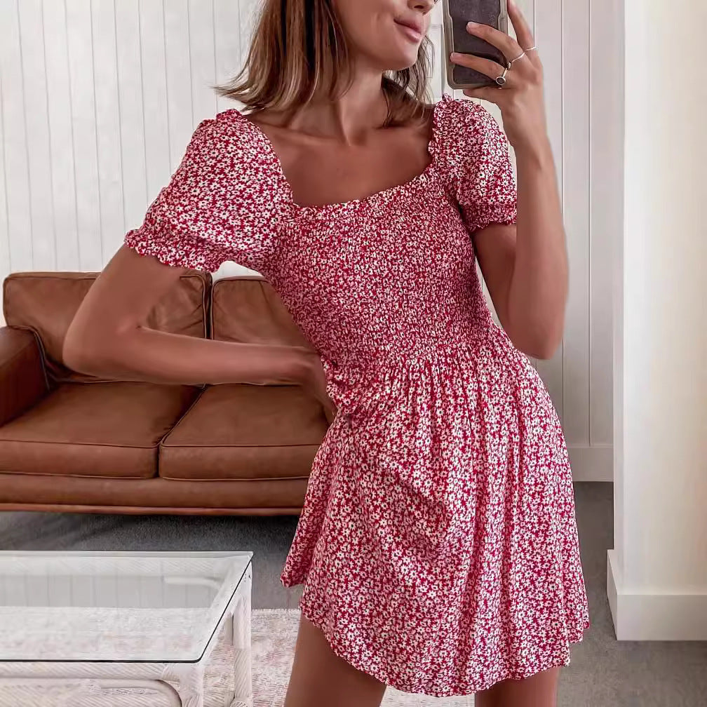 Kvinno Off-Shoulder Sommarklänning med Elastisk Topp och Lekfulla Volangdetaljer-Eva Jonsson