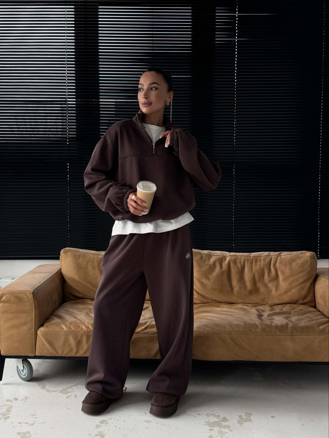 Kvinno avslappnad hoodie med halv dragkedja och vida ben Mirla-Eva Jonsson