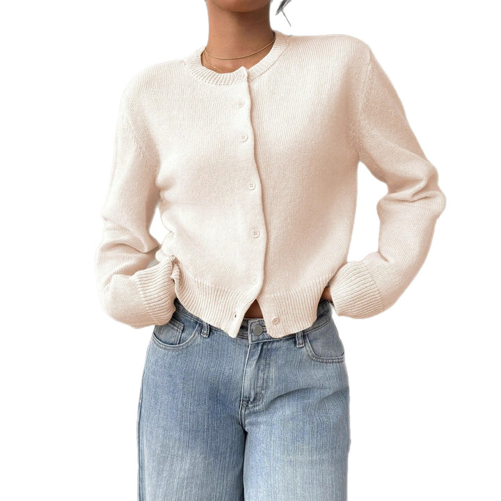 Kvinno cardigan med fin ribbad textur och knäppt design Mirla-Eva Jonsson
