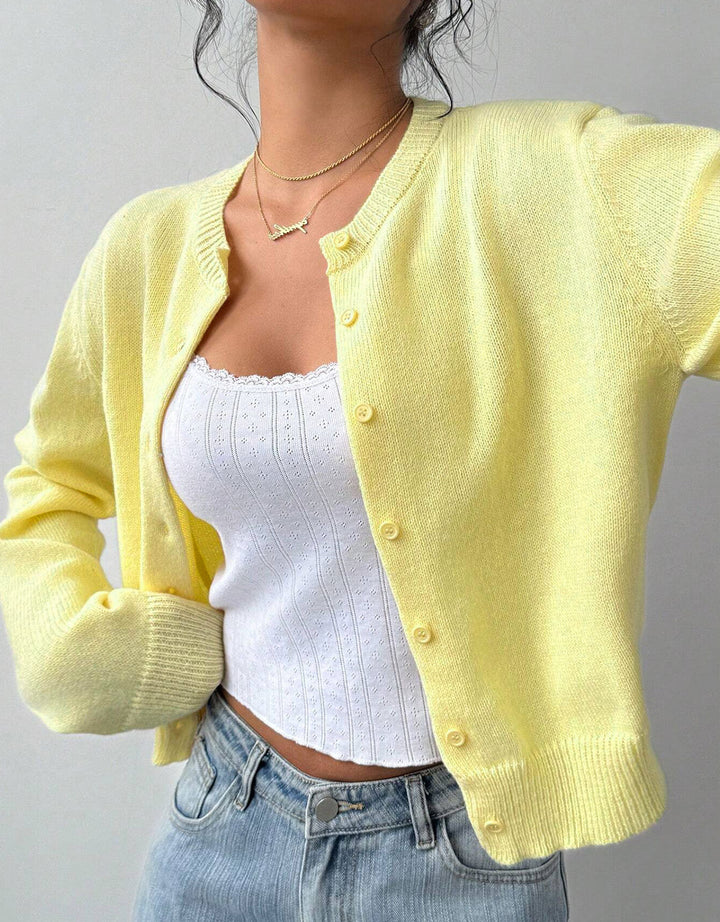 Kvinno cardigan med fin ribbad textur och knäppt design Mirla-Eva Jonsson