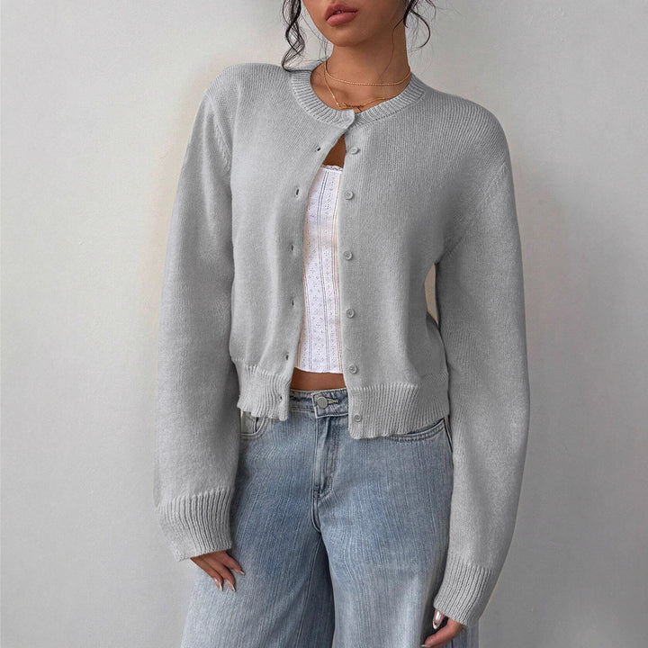 Kvinno cardigan med fin ribbad textur och knäppt design Mirla-Eva Jonsson