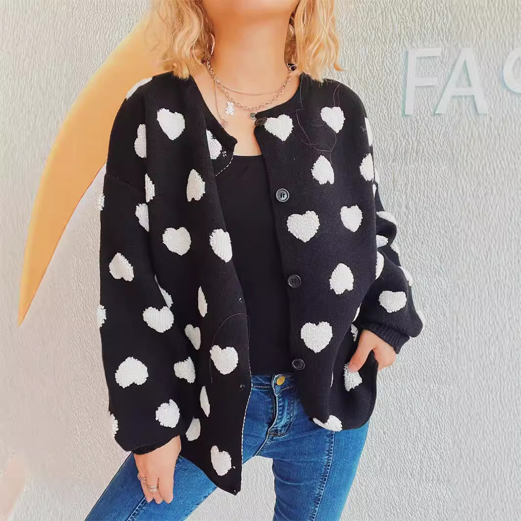 Kvinno cardigan med hjärtmotiv och knapppdetaljer Mirla-Eva Jonsson