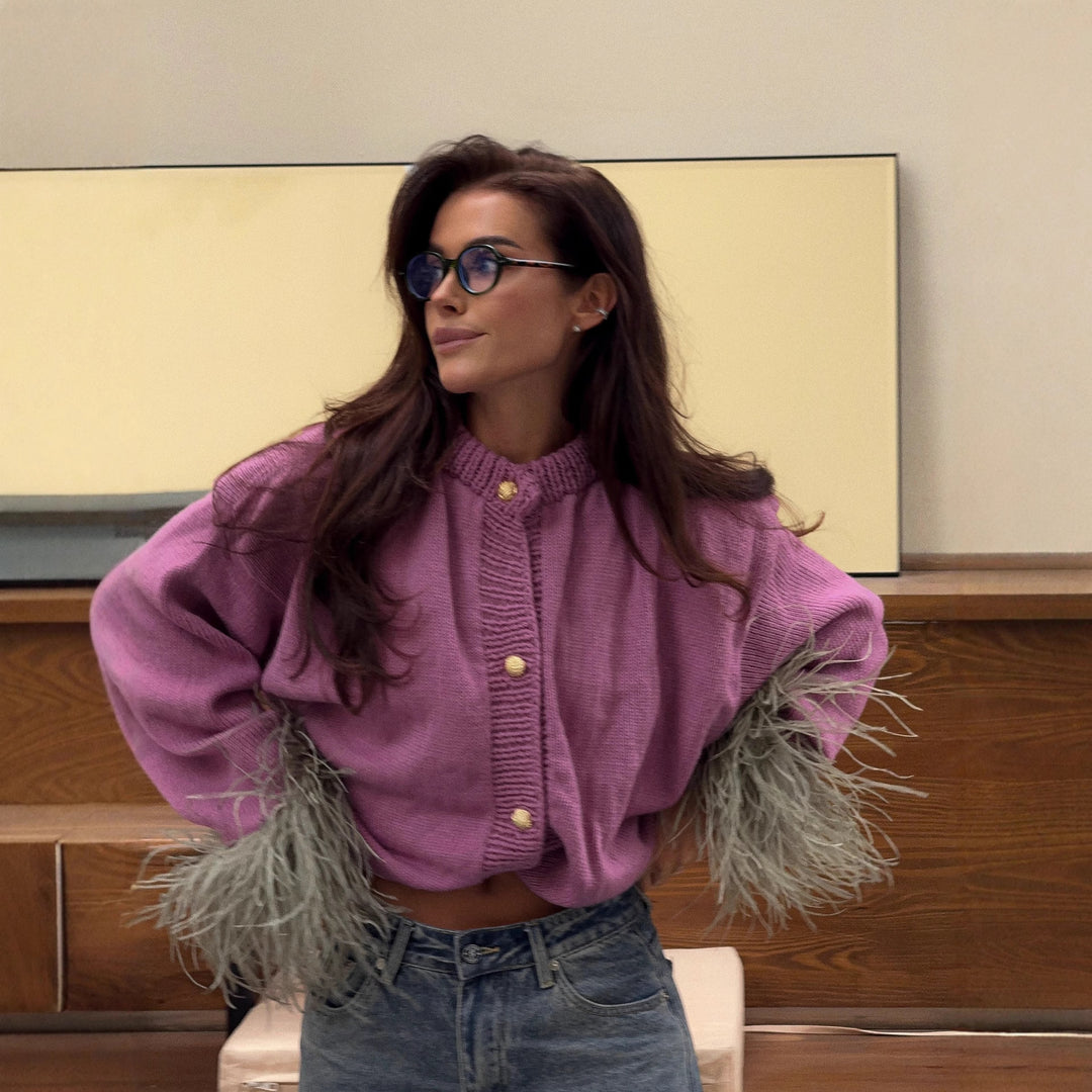 Kvinno cardigan med iögonfallande ärmar och guldfärgad knappar Mirla-Eva Jonsson