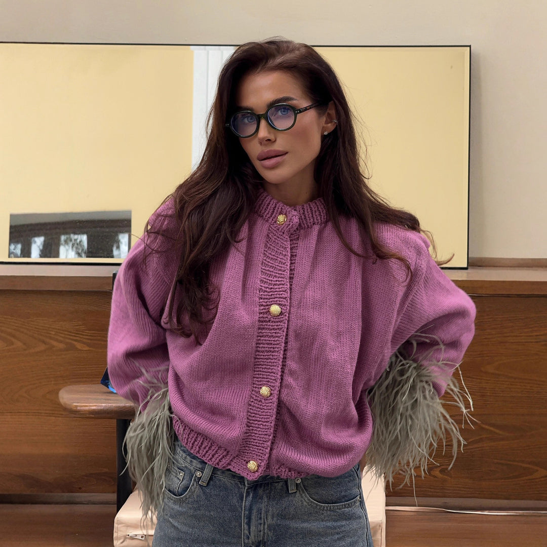 Kvinno cardigan med iögonfallande ärmar och guldfärgad knappar Mirla-Eva Jonsson