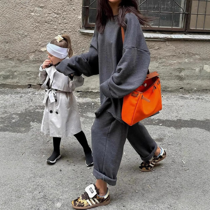 Kvinno casual oversized sweat set med fransade kanter Mirla-Eva Jonsson