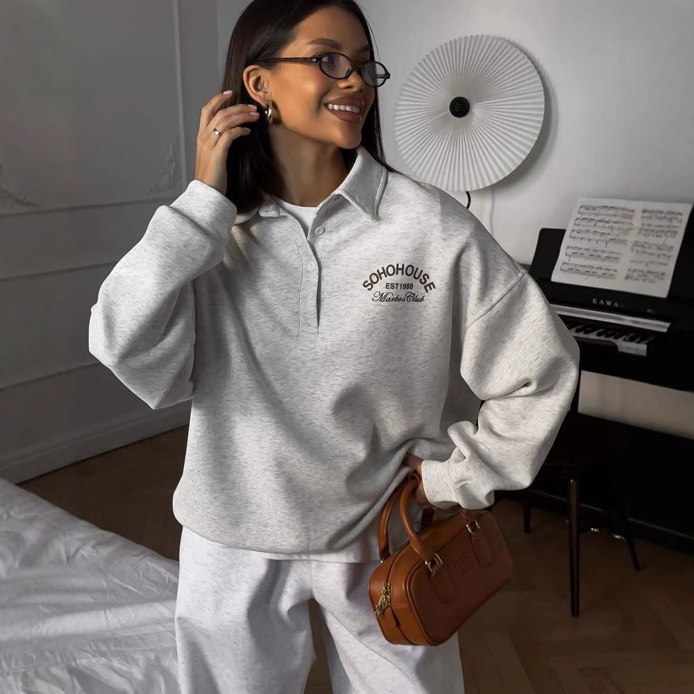 Kvinno casual polo tröja med en avslappnad passform och kontrasterande detaljer Mirla-Eva Jonsson