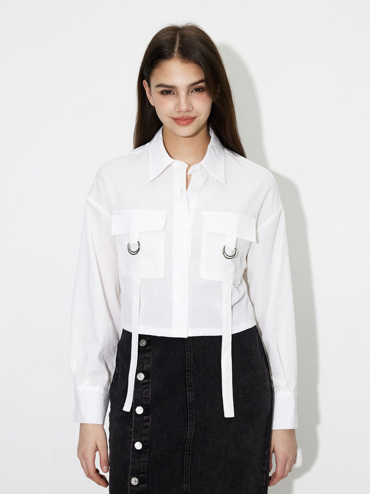 Kvinno crop shirt blus med praktiska fickor och moderna detaljer Mirla-Eva Jonsson