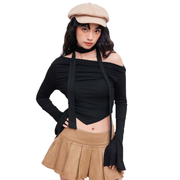 Kvinno crop top med asymmetrisk halter-design och elegant drapering Mirla-Eva Jonsson