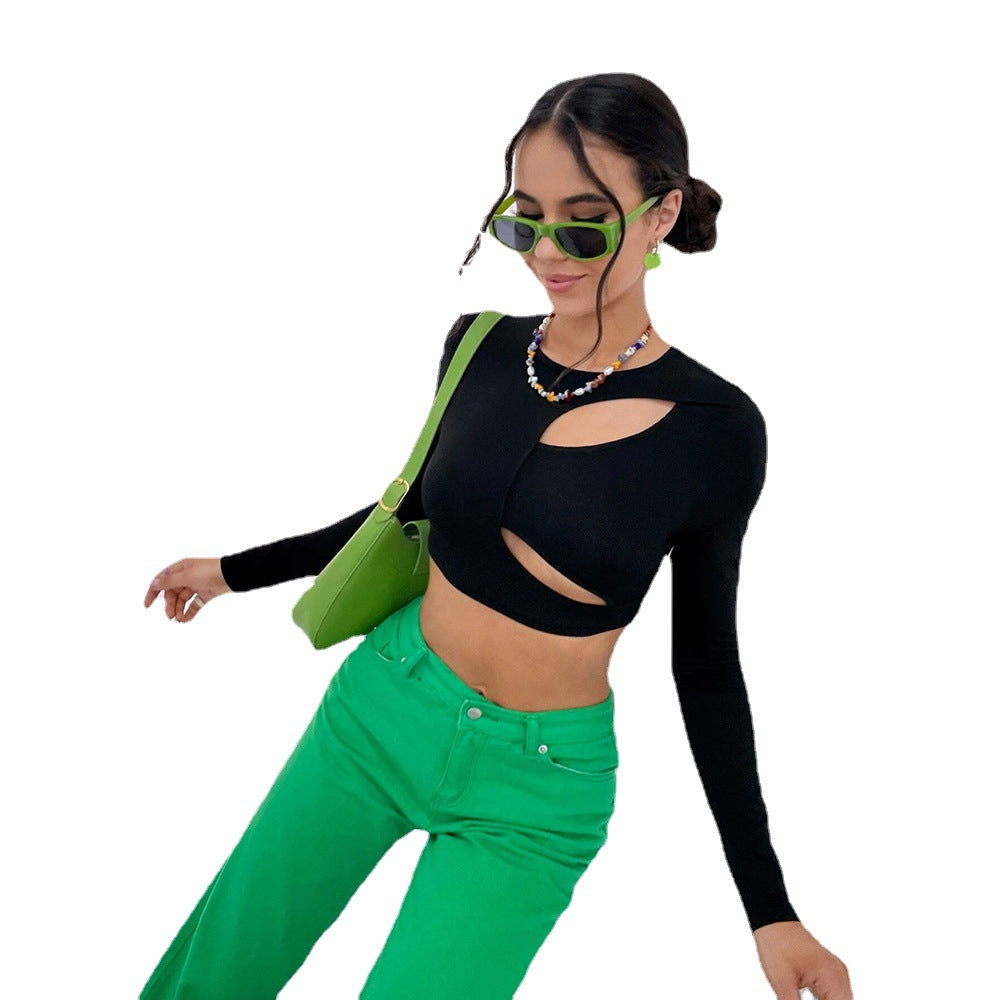 Kvinno crop top med asymmetrisk urklippt design och trendiga långa ärmar Mirla-Eva Jonsson