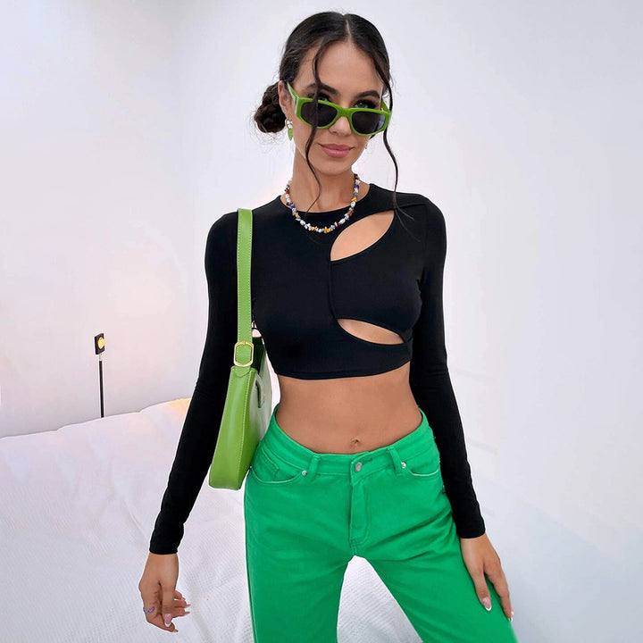 Kvinno crop top med asymmetrisk urklippt design och trendiga långa ärmar Mirla-Eva Jonsson