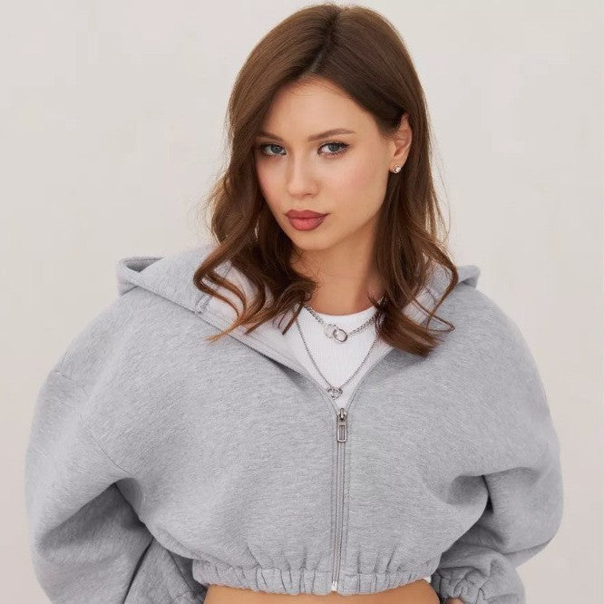 Kvinno cropped hoodie jacka med full dragkedja och avslappnad passform Mirla-Eva Jonsson