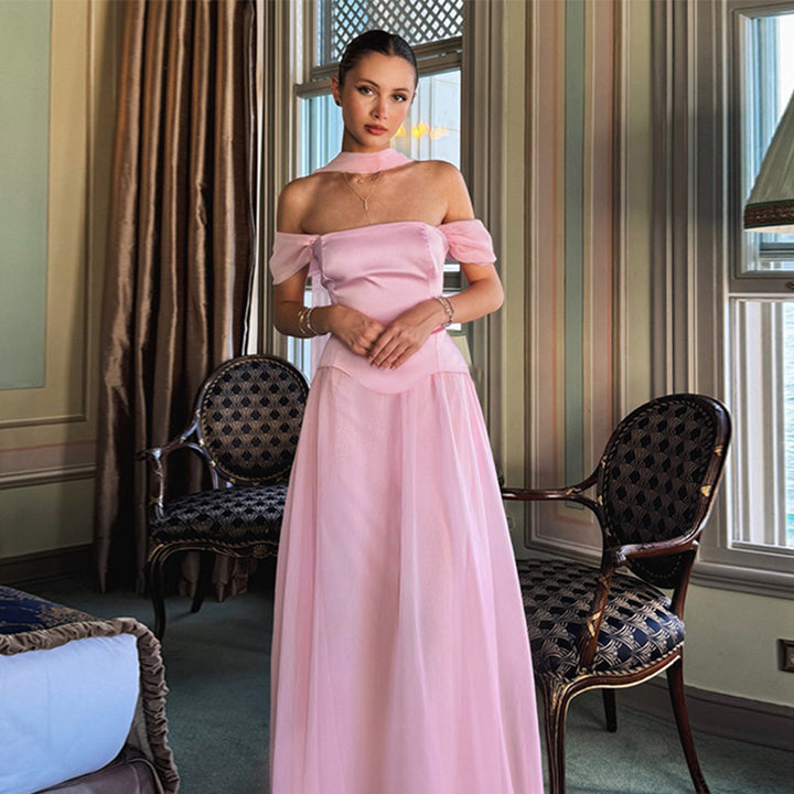 Kvinno elegant aftonklänning med off-shoulder puffärmar och choker-Eva Jonsson