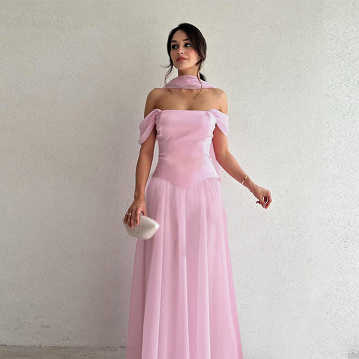 Kvinno elegant aftonklänning med off-shoulder puffärmar och choker-Eva Jonsson
