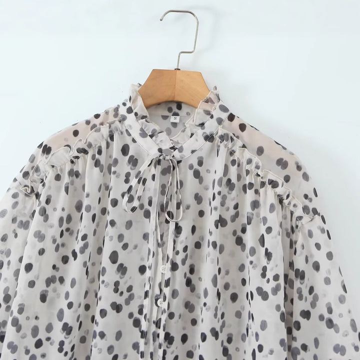 Kvinno elegant blus med halvkräg och luftiga ärmar Mirla-Eva Jonsson