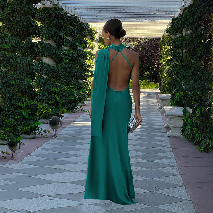 Kvinno elegant maxi klänning med asymmetrisk halterdesign och silkeslikt toppmaterial-Eva Jonsson