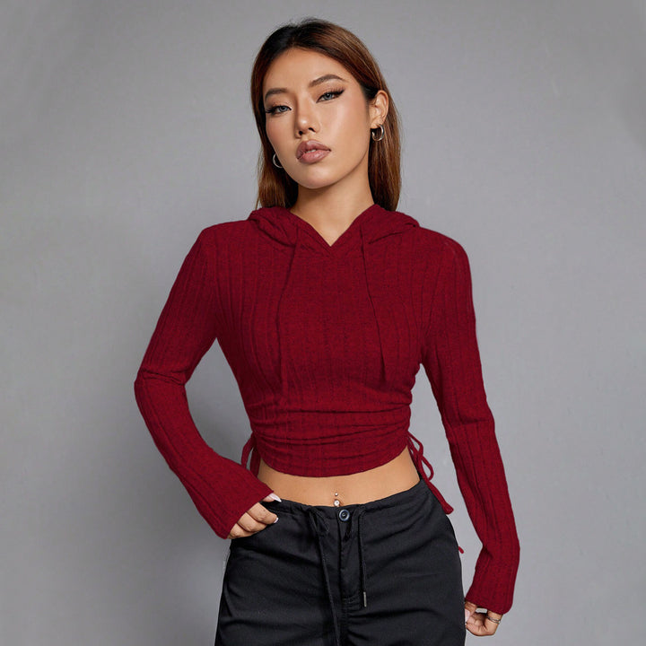 Kvinno kort hoodie med långa ärmar och elegant ribbmönster Mirla-Eva Jonsson