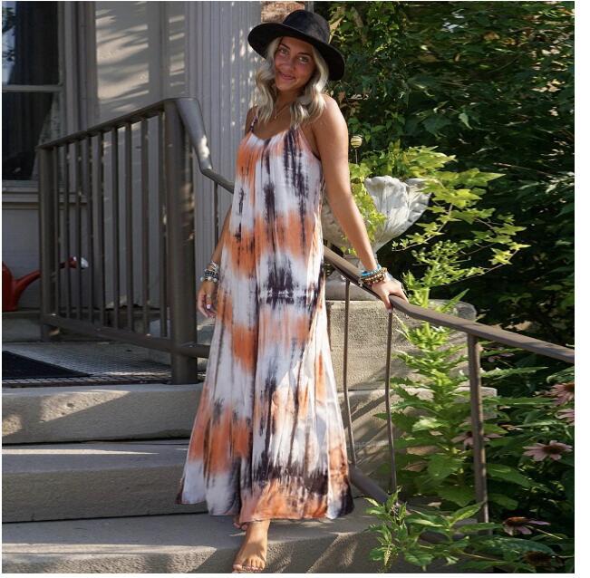 Kvinno maxi klänning med trendig tie-dye design och smickrande V-hals Mirla-Eva Jonsson