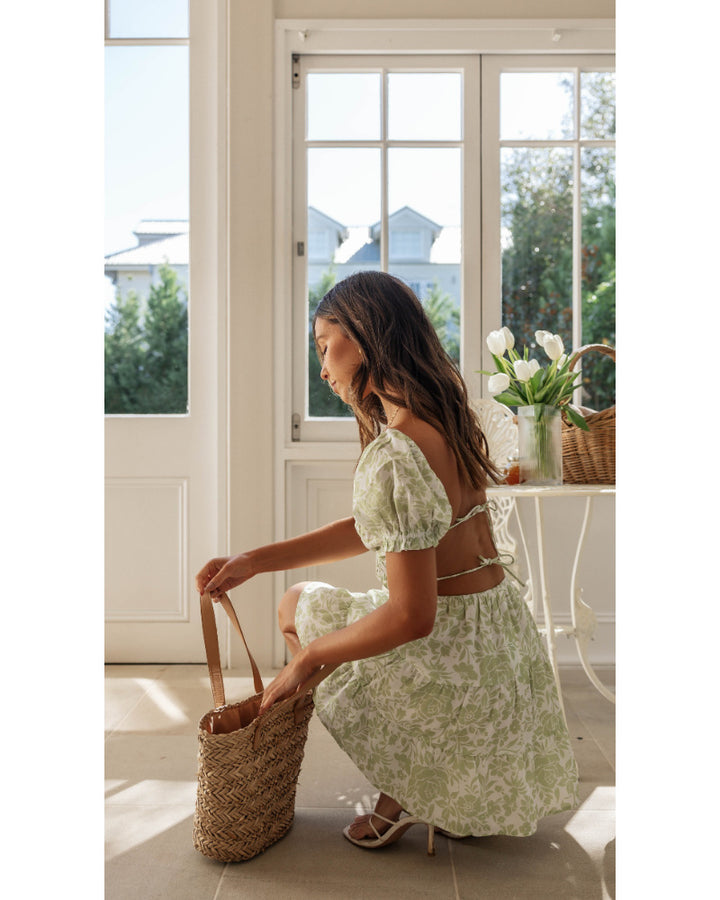 Kvinno sommardress med elastisk bodice och volangdetaljer-Eva Jonsson