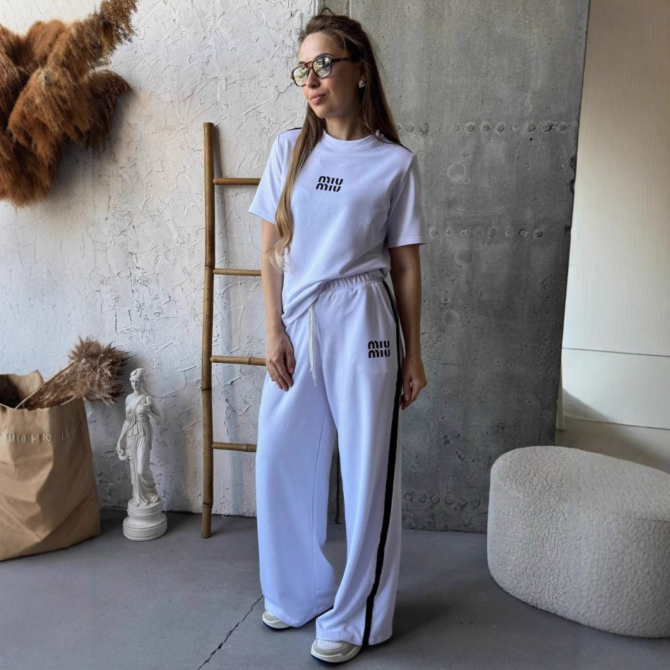 Kvinno sportig t-shirt och avslappnad vid byxset Mirla-Eva Jonsson