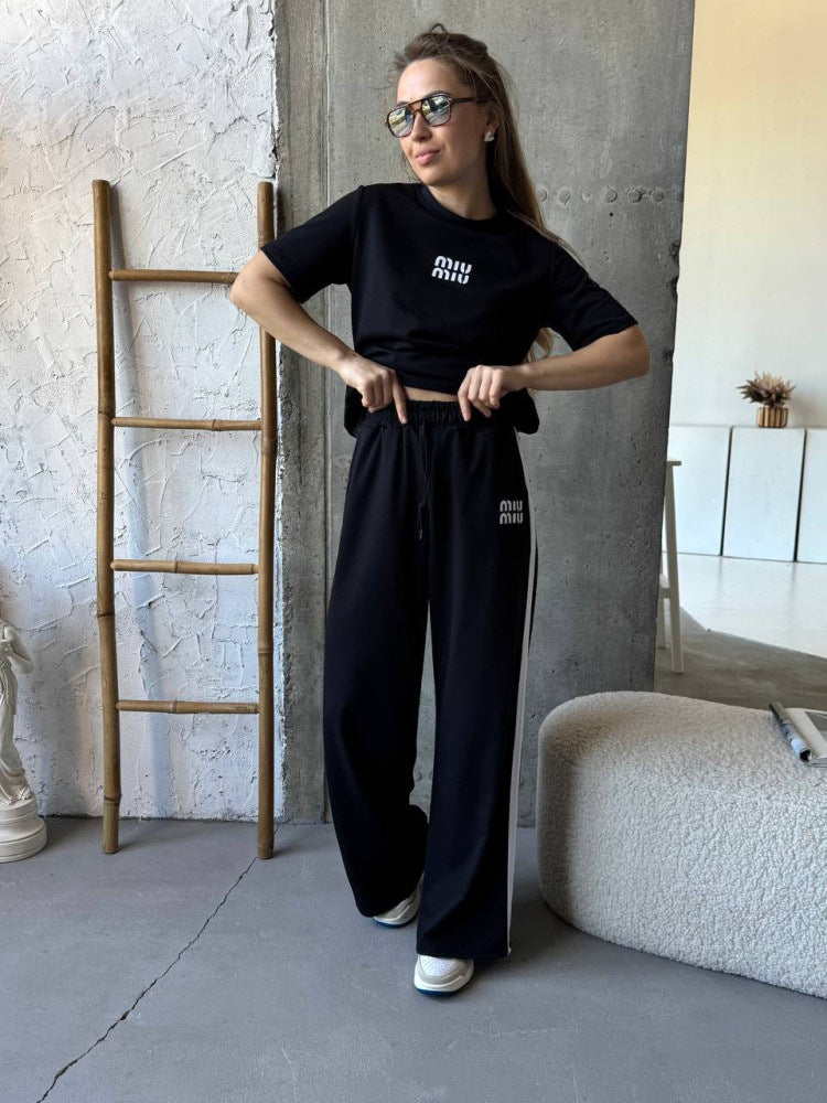 Kvinno sportig t-shirt och avslappnad vid byxset Mirla-Eva Jonsson
