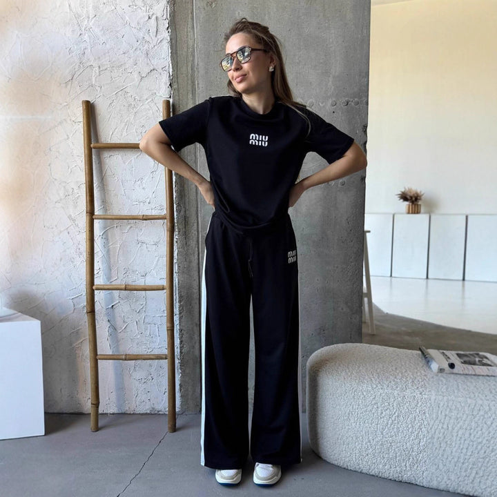 Kvinno sportig t-shirt och avslappnad vid byxset Mirla-Eva Jonsson