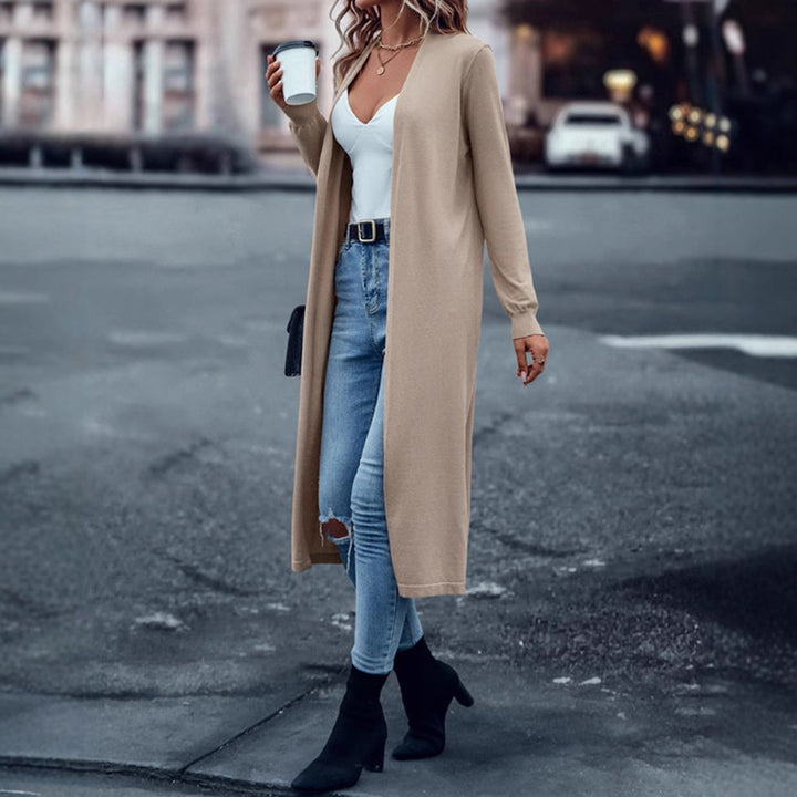 Kvinno stickad kappa med öppen design och elegant snitt-Eva Jonsson