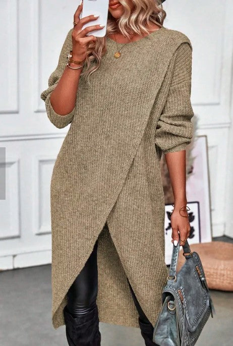 Kvinno stickad klänning med asymmetrisk skärning och lös oversized design Mirla-Eva Jonsson