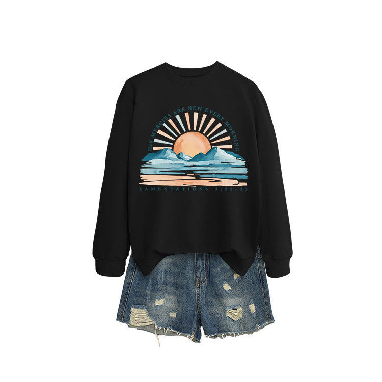Kvinno sweatshirt med inspirerande soluppgångsdesign och avslappnad passform Mirla-Eva Jonsson