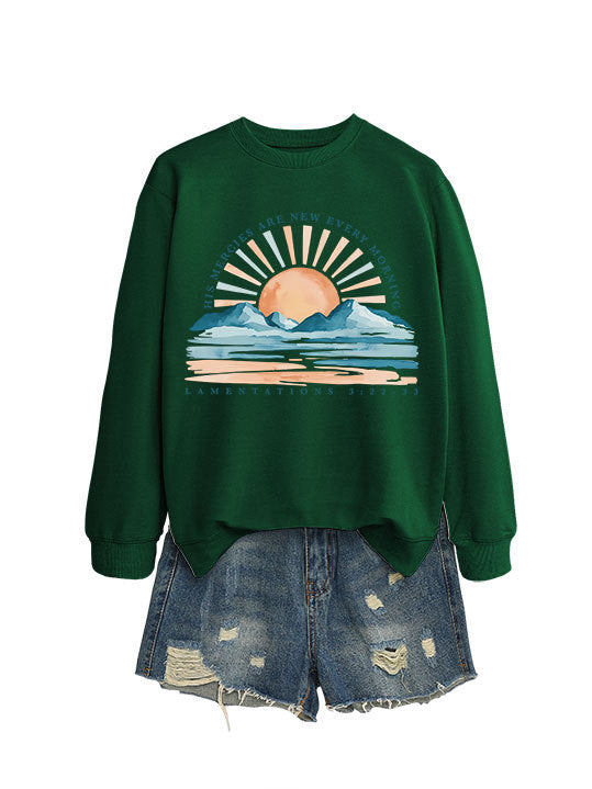 Kvinno sweatshirt med inspirerande soluppgångsdesign och avslappnad passform Mirla-Eva Jonsson