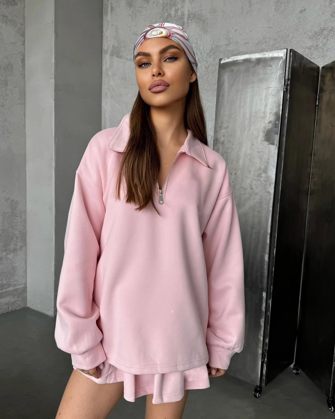 Kvinno sweatshirt med kort dragkedja och lös passform Mirla-Eva Jonsson