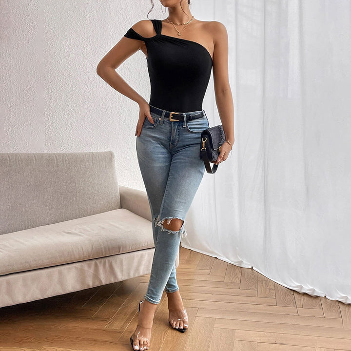 Kvinnoärmlös bodysuit med asymmetrisk design och U-hals Mirla-Eva Jonsson