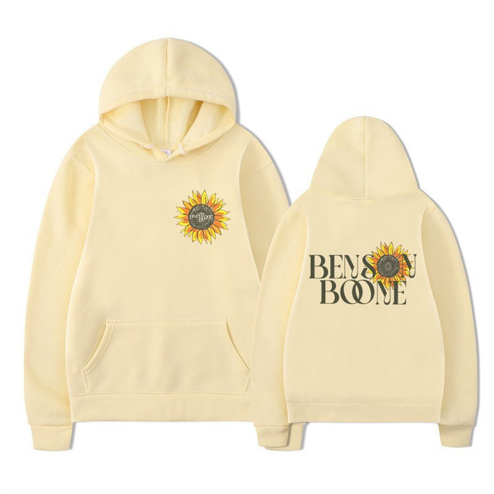 Kvinnohoodie med blommig grafisk design Mirla-Eva Jonsson