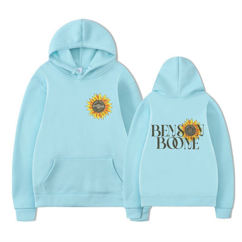 Kvinnohoodie med blommig grafisk design Mirla-Eva Jonsson