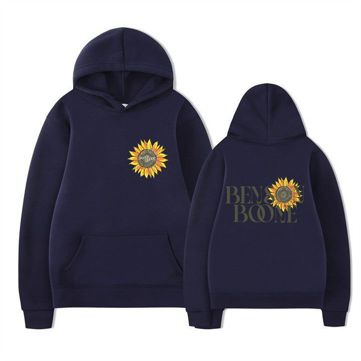 Kvinnohoodie med blommig grafisk design Mirla-Eva Jonsson