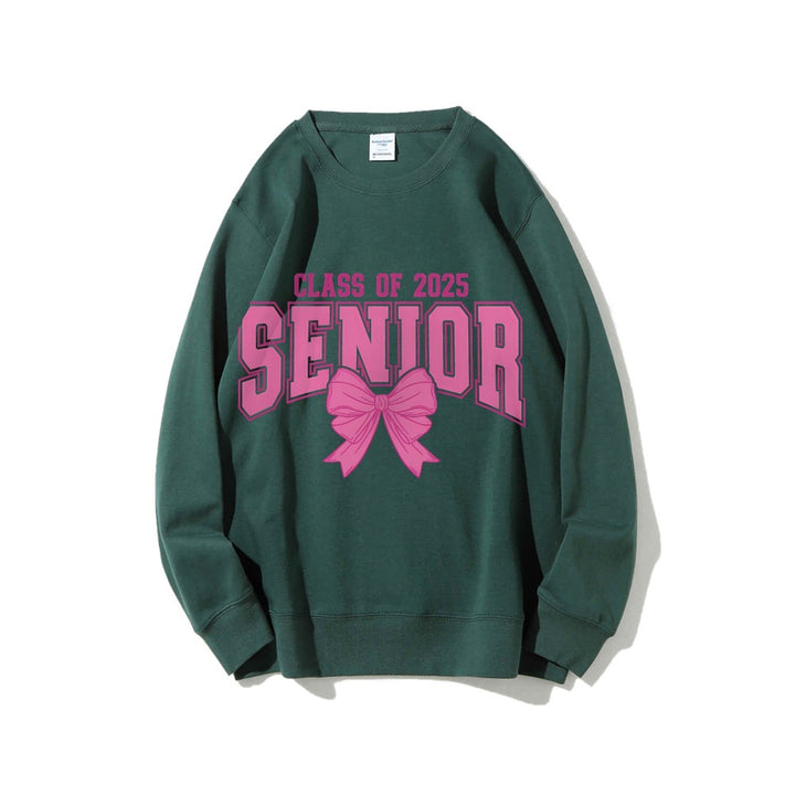 Kvinnohoodie med examensår och dekorativ rosett-design Mirla-Eva Jonsson