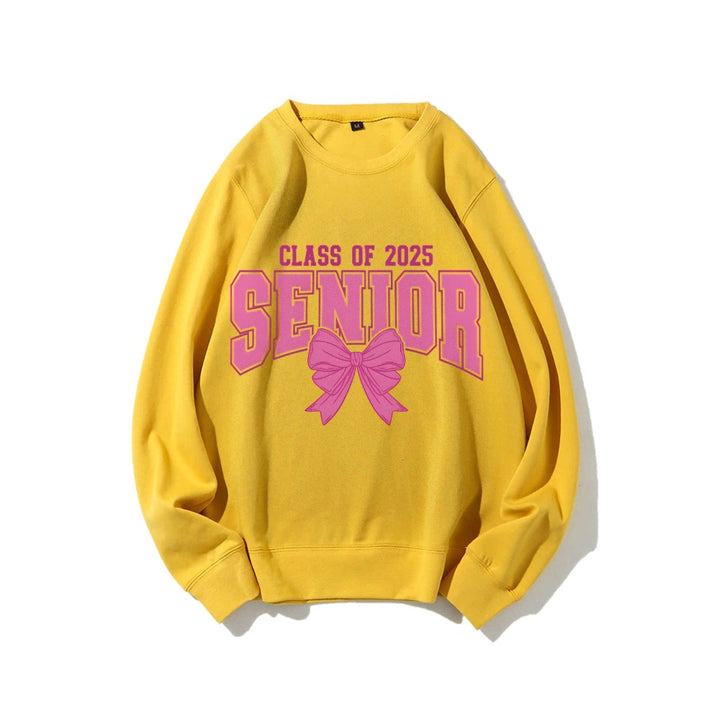Kvinnohoodie med examensår och dekorativ rosett-design Mirla-Eva Jonsson