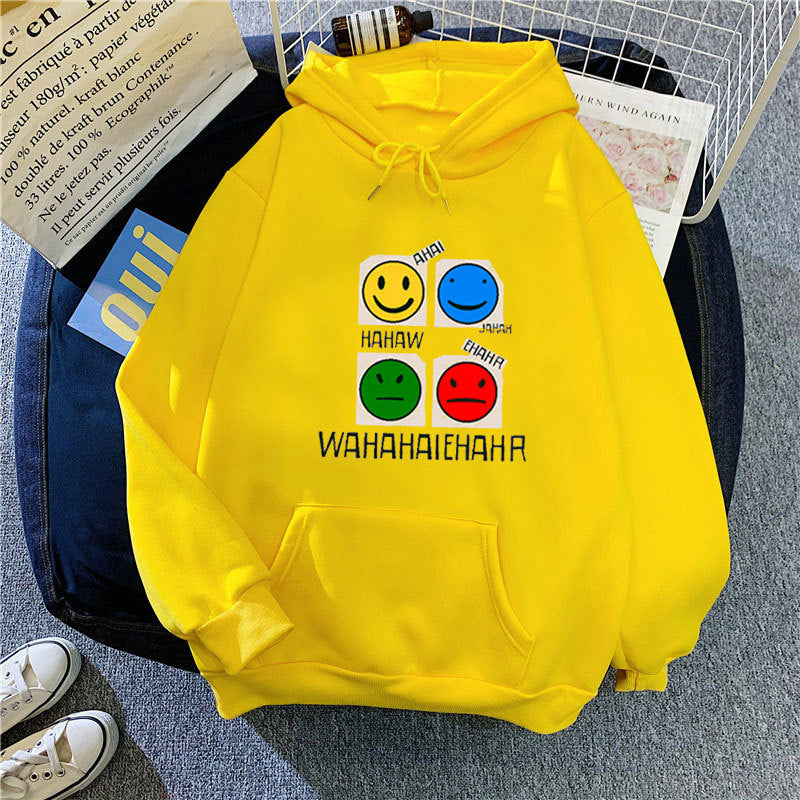 Kvinnohoodie med glad emoji-design Mirla-Eva Jonsson