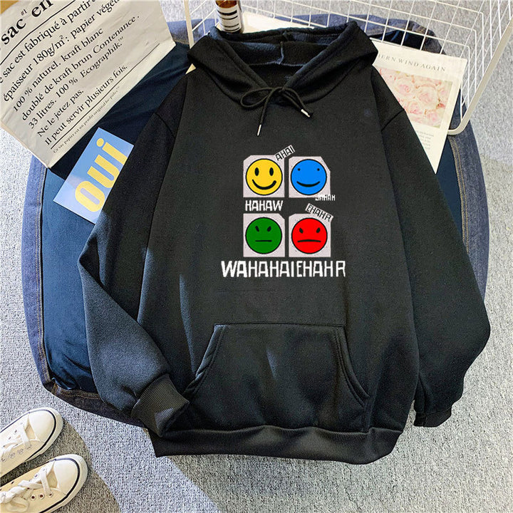 Kvinnohoodie med glad emoji-design Mirla-Eva Jonsson