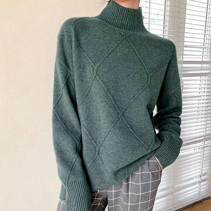 Kvinnohoodie med hög krage och texturerad diamantmönster Mirla-Eva Jonsson