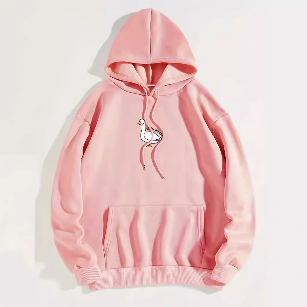 Kvinnohoodie med kreativ gåsmotiv och mjukt fleeceinuti Mirla-Eva Jonsson