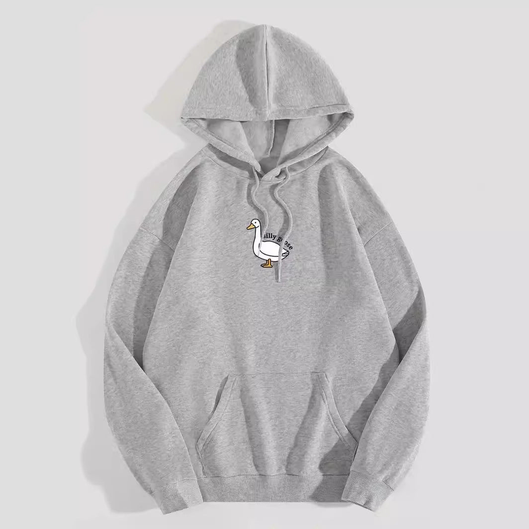 Kvinnohoodie med kreativ gåsmotiv och mjukt fleeceinuti Mirla-Eva Jonsson